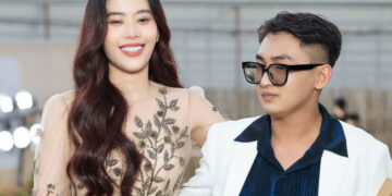 HOA KHÔI NAM EM VỪA LÀM NGƯỜI MẪU VỪA HÁT TRONG SHOW THỜI TRANG