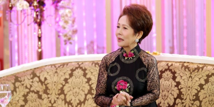 Danh ca Phương Dung “khóc không thành tiếng”, thọ ơn nhạc sĩ Khánh Băng