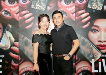 Vợ chồng Hoàng Phúc-  Uyên Phương Ton- Sur- Ton đi xem phim