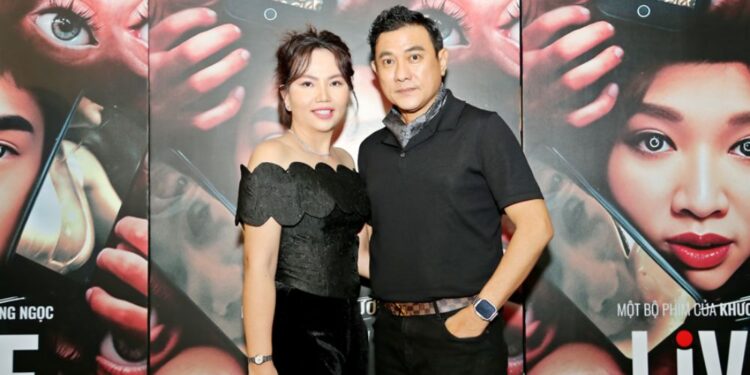 Vợ chồng Hoàng Phúc- Uyên Phương Ton- Sur- Ton đi xem phim