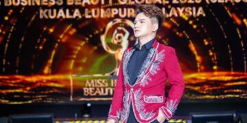 MC Phạm Trường Giang tạo ấn tượng đẹp với màn dẫn song ngữ tại chung kết Hoa hậu tại Malaysia