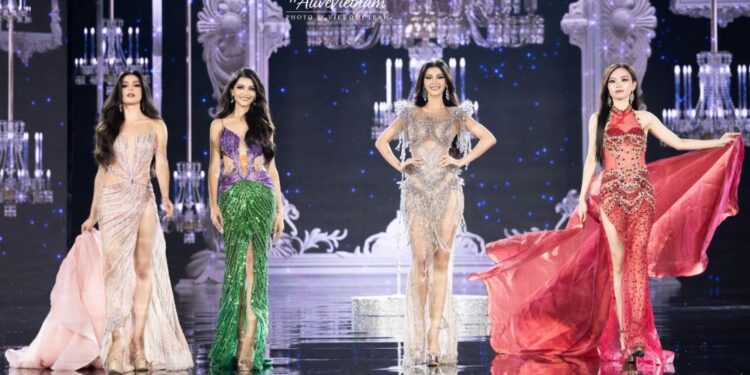 Các thí sinh Miss Grand International 2023 “đốt cháy” sân khấu Bán kết với sân khấu dạ hội và bikini