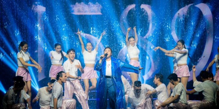 Live Concert 1589 của Trung Quân: Đẳng cấp không kém show quốc tế!