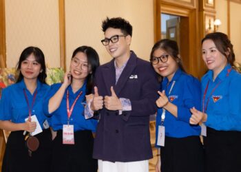 JayKii hát đám cưới tập thể của 82 cặp đôi