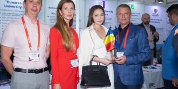 Lý Nhã Kỳ thăm các trường đại học Romania tại TP.HCM