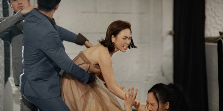 KHÔNG CÒN LÀ “NÀNG THƠ”, PHƯƠNG ANH ĐÀO THẲNG THỪNG “CẢNH CÁO” MIU LÊ CỰC GẮT TRONG PHIM CHIẾM ĐOẠT 