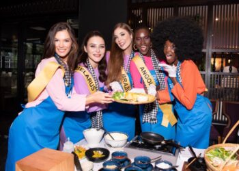 Miss Grand International 2023 quảng bá áo bà ba, áo dài gấm, làm bánh xèo và nghe nhã nhạc cung đình tại Huế