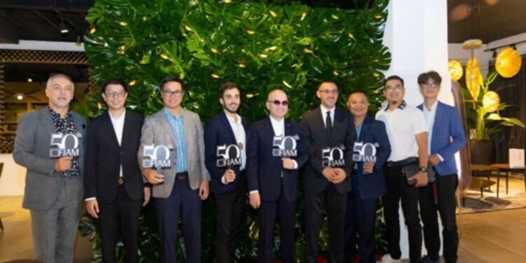 LẦN ĐẦU TIÊN TẠI VIỆT NAM, TẤM KÍNH ĐƯỢC MUA BẢO HIỂM TỚI 1 TRIỆU USD.