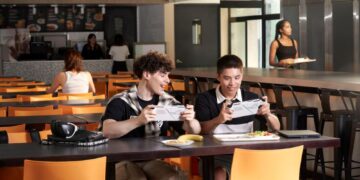 ROG Ally phiên bản sử dụng AMD Ryzen Z1 Processor chính thức ra mắt tại thị trường Việt Nam