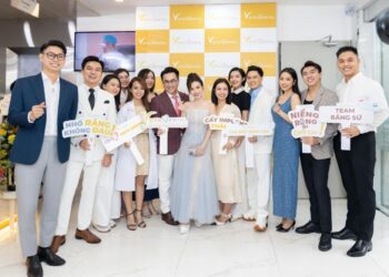 Midu, Song Luân, Trương Quỳnh Anh chúc mừng NS Sĩ Thanh khai trương VSiTa Dental