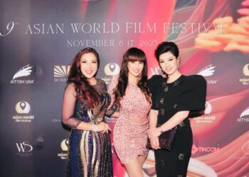 Nguyễn Hồng Nhung hát “Xin chào Việt Nam” bằng hai thứ tiếng tại Liên hoan phim thế giới châu Á 2023