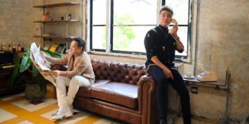 Ca sĩ Đàm Vĩnh Hưng bất ngờ tung MV mashup “Tuổi xa người” với sự góp mặt của “thánh mưa” Trung Quân