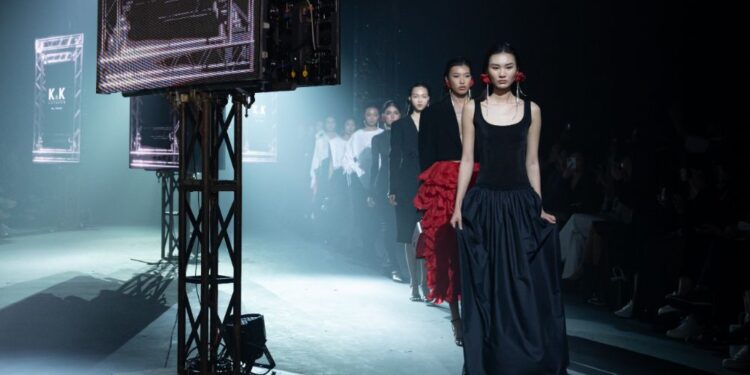 SR Celebrating Local Pride Thu Đông 2023 không chỉ trình diễn mà còn giúp mang về doanh thu bán hàng