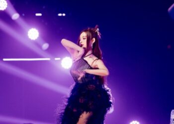 Huyền Baby đốt cháy sân khấu Chị Đẹp Đạp Gió Rẽ Sóng với hit trending Hai Phút Hơn