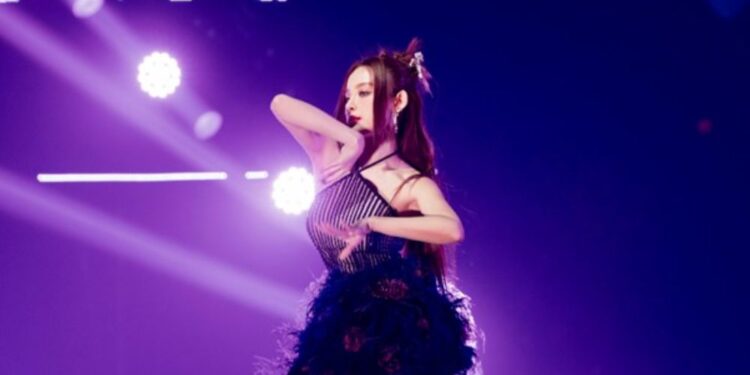 Huyền Baby đốt cháy sân khấu Chị Đẹp Đạp Gió Rẽ Sóng với hit trending Hai Phút Hơn