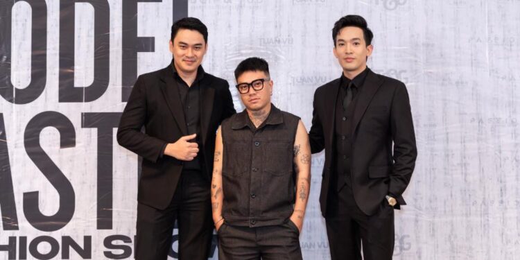 Đạo diễn Nguyễn Hưng Phúc cùng CEO Chung Tấn Bảo tuyển chọn người mẫu cho Cảm Hứng Việt Nam