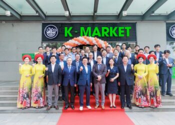 Chủ tịch tỉnh GyeongSangBuk cắt băng khai mạc Chương trình xúc tiến quảng bá- giới thiệu đặc sản tỉnh GyeongSangBuk