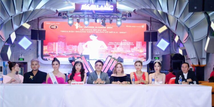 Vương miện Hoa hậu Doanh nhân hoàn vũ trị giá 2 tỉ đồng