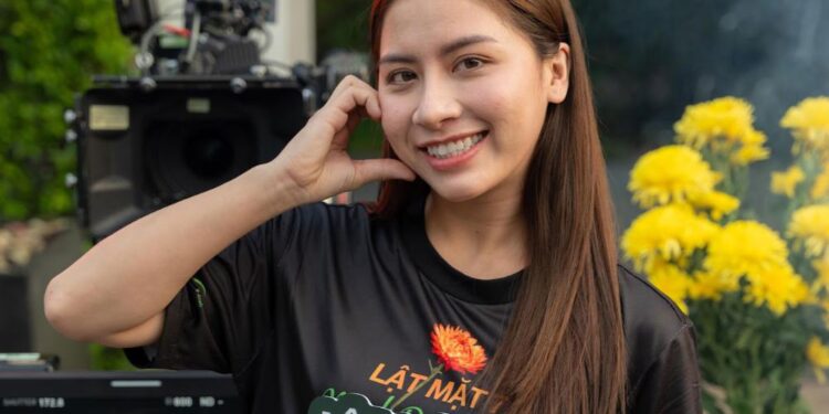 Tín Nguyễn: “Tôi chỉ là một hạt cát nhỏ giữa sa mạc nghệ thuật”