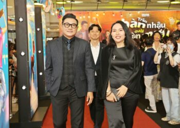 Nguyễn Uyên Phương ‘Trên bàn nhậu dưới bàn mưu’ cùng ông trùm vai ác