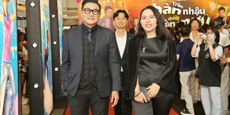 Nguyễn Uyên Phương ‘Trên bàn nhậu dưới bàn mưu’ cùng ông trùm vai ác