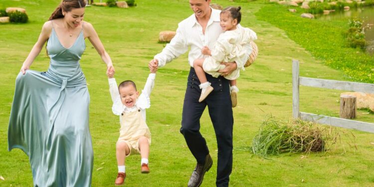 Dàn mẫu The new mentor ngâm mình giữa trời lạnh đóng MV cùng Hồ Ngọc Hà