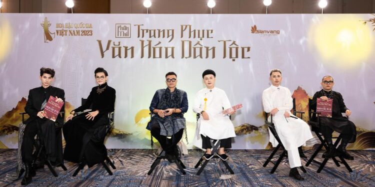 NTK Tín Thái – Nguyễn Minh Công “cướp” thí sinh từ đội Vũ Việt Hà – Văn Thành Công trong vòng ghi hình Trang phục văn hóa dân tộc