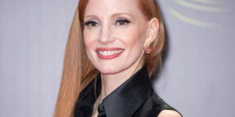 Jessica Chastain đối lập phong cách với Gabrille Union khi cùng diện thiết kế công Trí