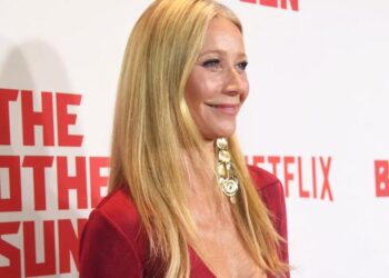 “Người phụ nữ đẹp nhất thế giới” xuất hiện gợi cảm với đầm Công Trí