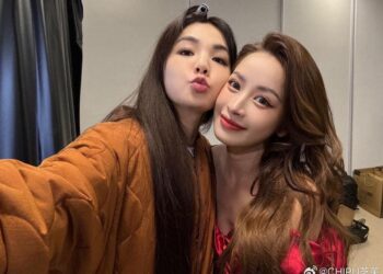 Chi Pu hát chung với Vương Hạc Đệ, Đàn Kiện Thứ, Ella, Amber… trong đêm giao thừa