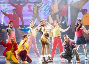 Debut tròn tháng, tân binh Giana mang giày trượt patin lên sân khấu VTV Awards 2023