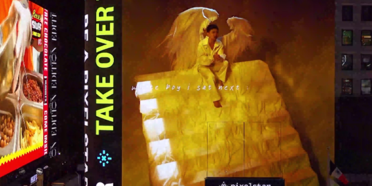 Sau Mỹ Tâm, Hoàng Thùy Linh, nam nghệ sĩ Việt Nam đầu tiên xuất hiện trên Quảng thời Thời đại ở Mỹ là ai?