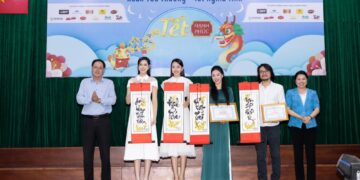 CEO Phạm Kim Dung, Đạo diễn Hoàng Nhật Nam và hơn 10 Hoa hậu, Á hậu trao quà cho trẻ mồ côi đón Tết