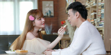 Saka Trương Tuyền và Nguyên Vũ cực ăn ý trong MV “Ai quên được tình đầu”