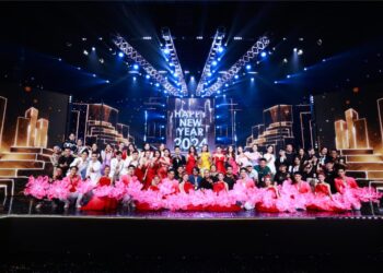 Hoa hậu Mai Phương và dàn Hoa Á hậu lần đầu kết hợp cùng nhóm nhạc Mây Tr