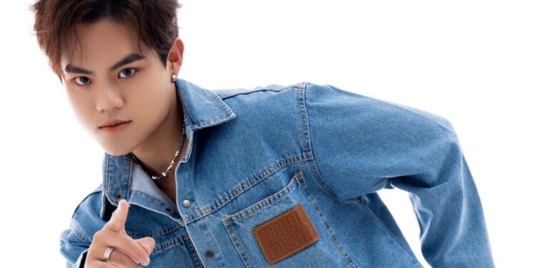 Quang Anh ‘Nam thần gen Z ngành Luật’ tung bộ ảnh cực chất mừng tuổi mới