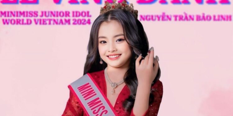 Hoa hậu nhí Nguyễn Trần Bảo Linh được vinh danh tại trường tiểu học Võ Thị Sáu- TP Hải Phòng