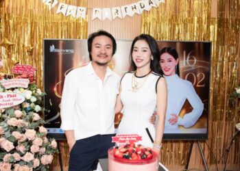 Á hậu Ngọc Hằng trổ tài ca hát trong sinh nhật CEO Phạm Kim Dung