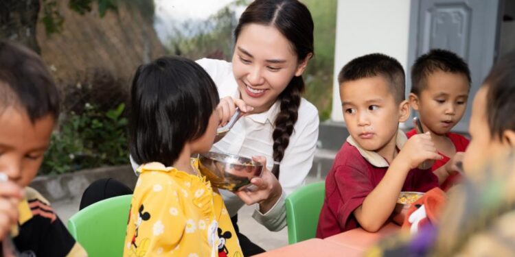 Mai Phương bắn tiếng Anh lưu loát, giới thiệu dự án nhân ái cực kì tâm đắc tại Miss World