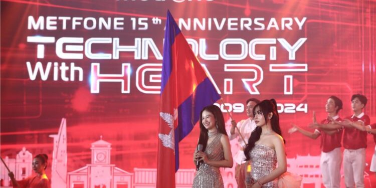 Dương Hoàng Yến nhận nhiều lời khen khi biểu diễn trước Phó Thủ tướng và lãnh đạo Campuchia