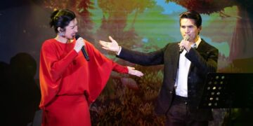 Nguyễn Hồng Nhung xúc động khi hội ngộ khán giả Việt Nam sau thời gian dài