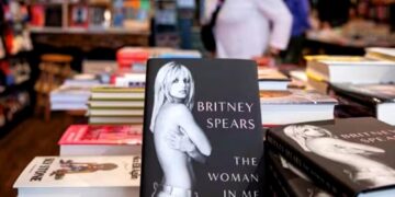 Xuất bản cuốn hồi ký gây chấn động của Bitney Spears tại Việt Nam