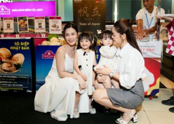 Đông Nhi – Phạm Quỳnh Anh đọ sắc chung khung hình, nhưng 2 nhóc tì mới là nhân vật chiếm spotlight