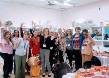 Không ăn Tết ở Việt Nam, Trúc Thy bay sang Mỹ chia sẻ về dự án Mẹ Thiên Nhiên