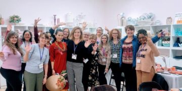 Không ăn Tết ở Việt Nam, Trúc Thy bay sang Mỹ chia sẻ về dự án Mẹ Thiên Nhiên