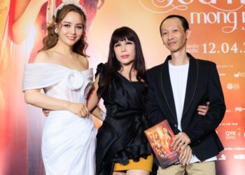 Mai Thu Huyền thắng giải Đạo diễn xuất sắc nhất tại Đức vào đúng ngày “Đoá hoa mong manh” khởi chiếu toàn quốc 12/4