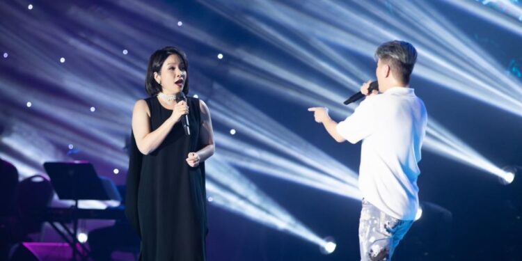 “Chị đẹp” Mỹ Linh là khách mời đặc biệt trong liveshow “Ngày em thắp sao trời” của Ca sĩ Đàm Vĩnh Hưng 