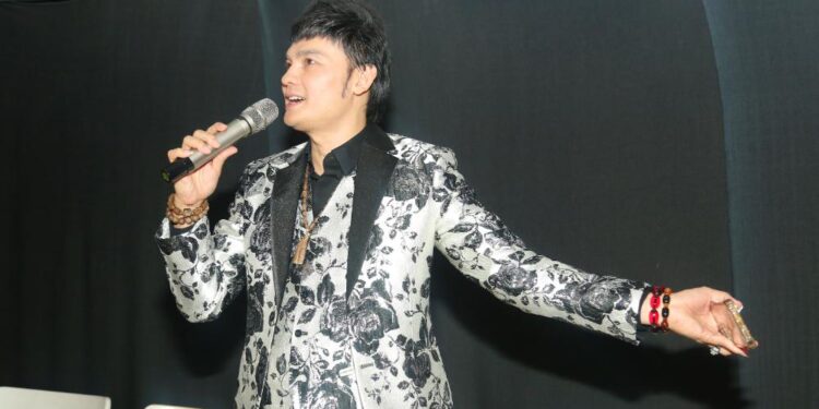 Đạo diễn Lữ Kiến Hào dành nhiều tâm huyết cho phim ca nhạc “Ly hôn” của Kim Tiểu Long