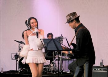 Giana mang giày trượt patin lên sân khấu Lễ hội Việt Nam tại Nhật Bản