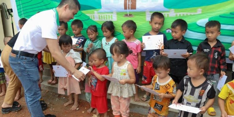 Đấu giá tranh – Nâng bước tương lai: 20 căn nhà cho 20 mảnh đời